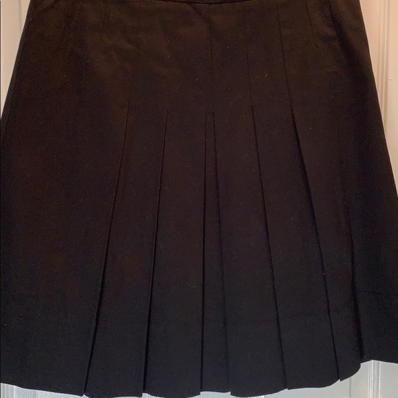 EUC Loft pleated black skirt, sz 2 - Picture 2 of 4
